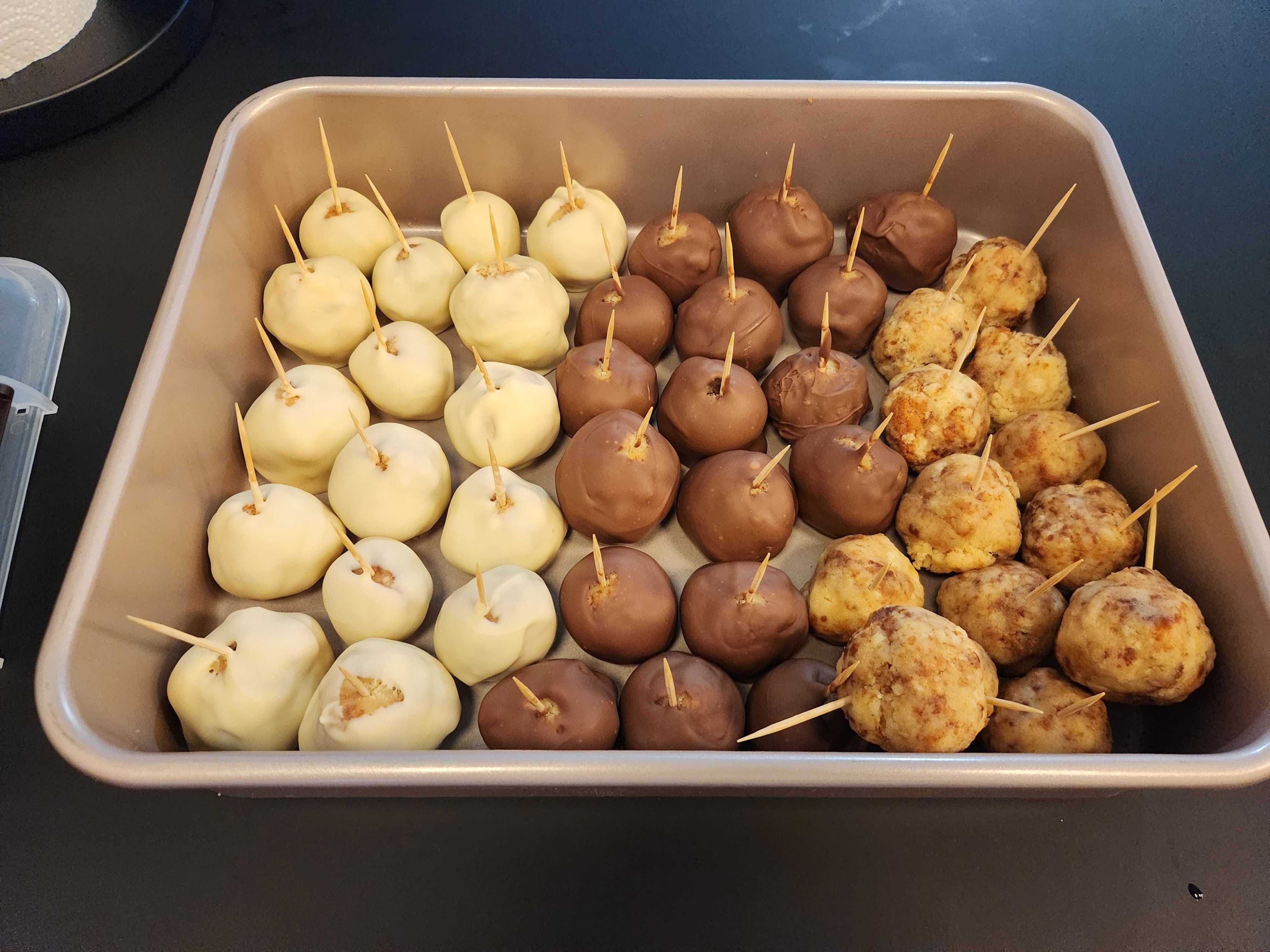 A tray of white and milk chocolate cake pops
